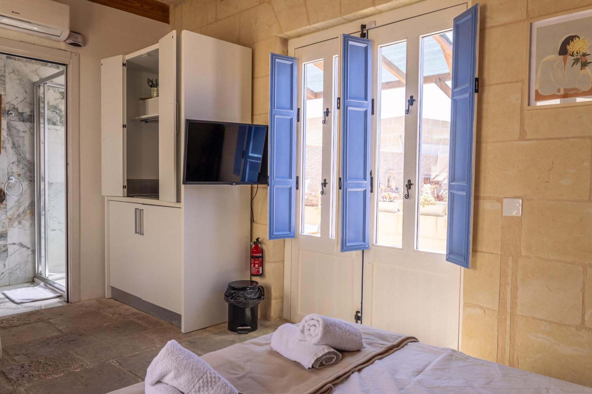 Historic Hideaways - 900 Year Old Converted Studios Victoria Exterior foto